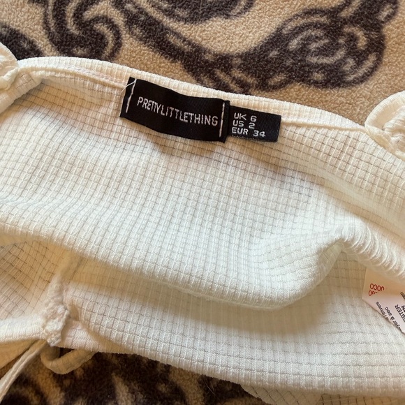 PrettyLittleThing Cream Ruffle Crop Top - Picture 3 of 3